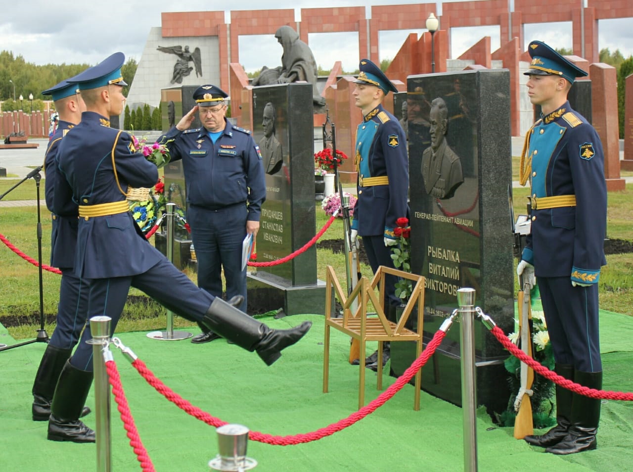 Открытие памятника генерал-лейтенанту В. В. Рыбалка