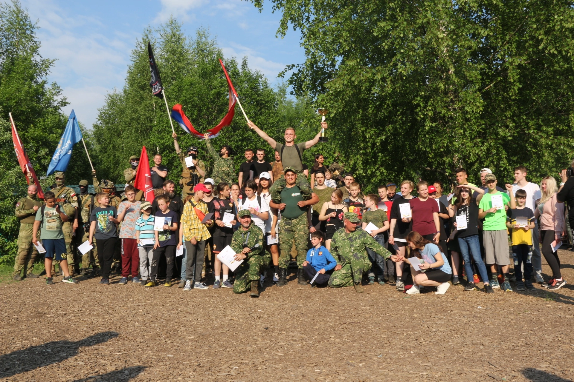 Ежегодный военно-патриотический слет молодежи на Кубок поселения Десеновское посвятили празднованию Дня независимости России.
