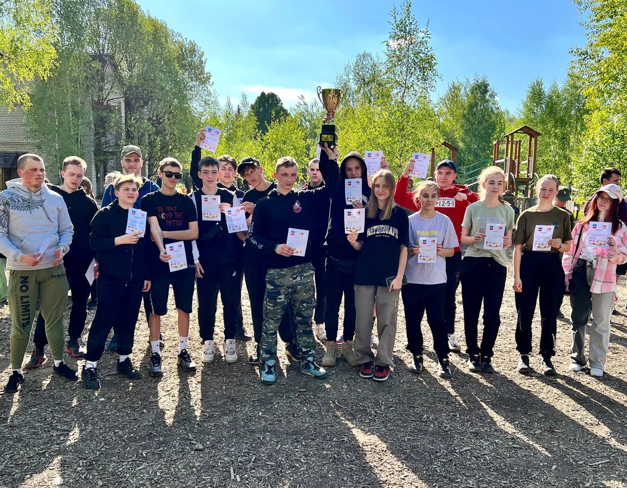 13 мая на полигоне оборонно-спортивного центра прошел военно-патриотический слёт молодёжи на Кубок поселения Десеновское, посвящённый обороне Брестской крепости.
