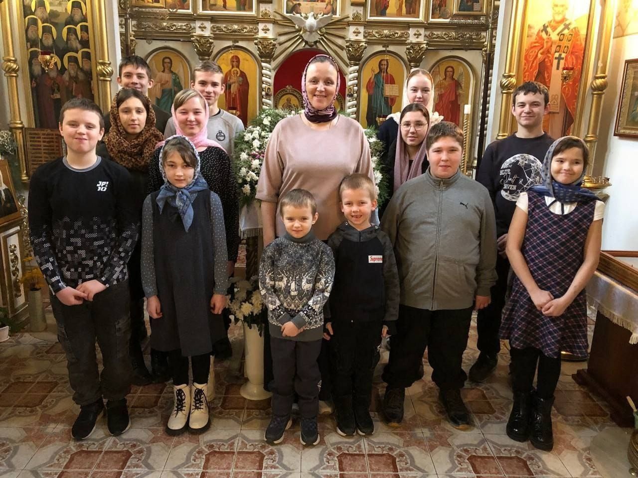 Поздравляем с 10-летним юбилеем приёмную семью отца Алексея и матушки Анастасии, всем друзьям и близким семьи спасибо за поддержку этих замечательных людей