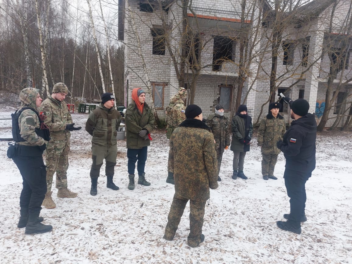 Школьники Троицка, студенты университета Синергия и волонтёры Добро.Центра "Гвардеец" приняли участие в тренировочных сборах по гражданской обороне.