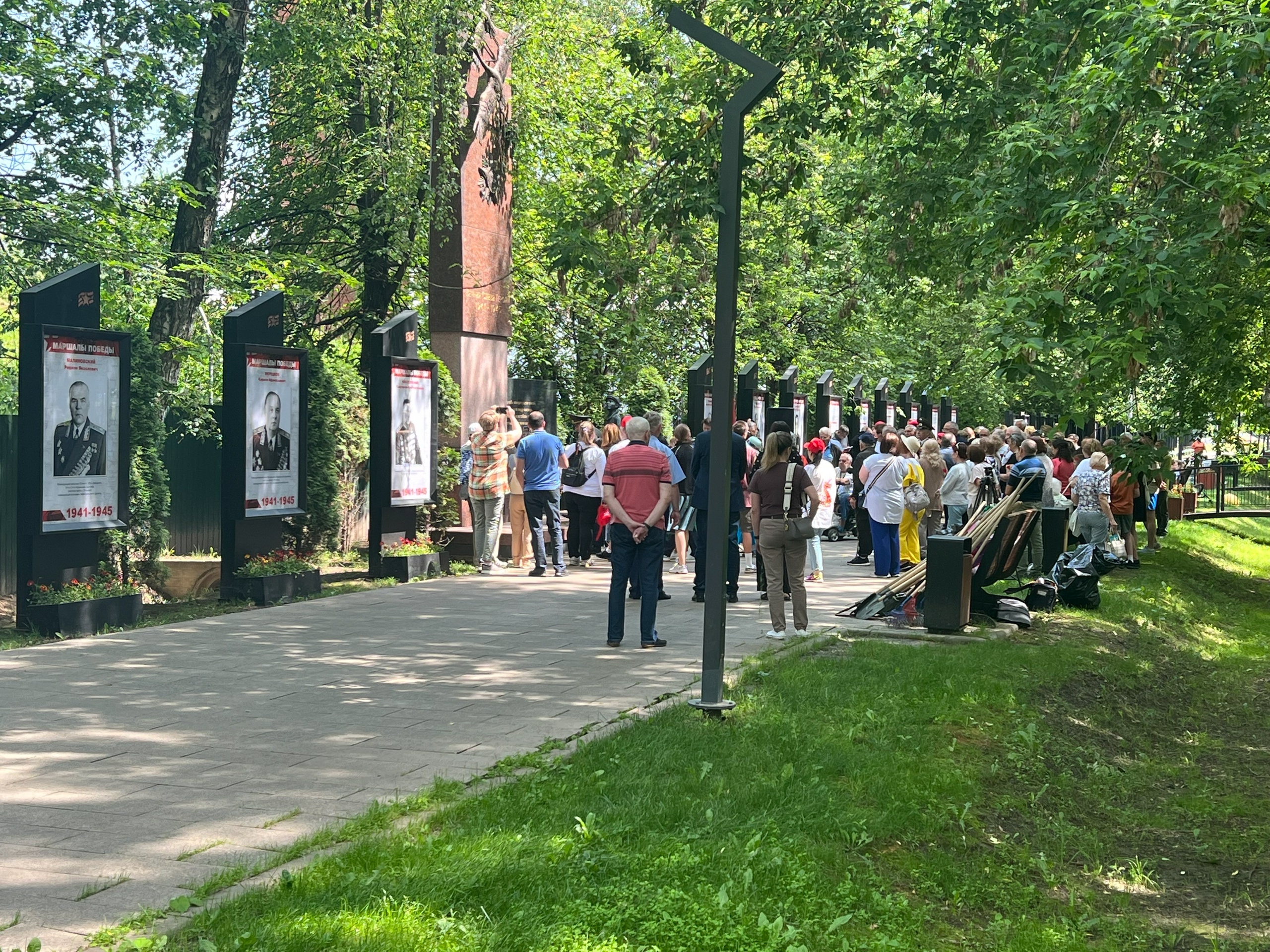 Мемориально-патронатная акция День памяти и скорби в Старых Ватутинках.