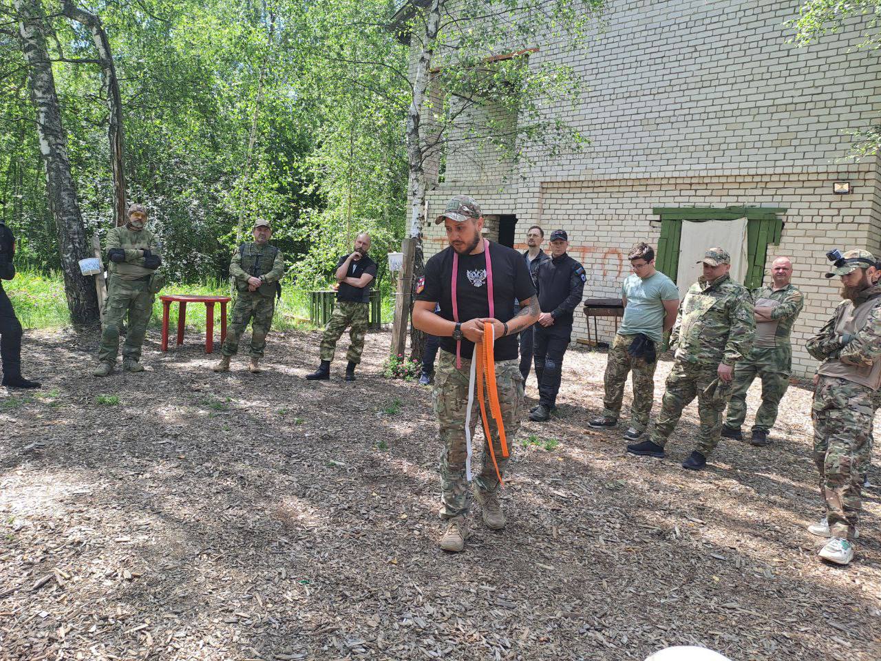 В выходные проводятся тренировочные сборы по основам первой помощи и тактико-специальной подготовке