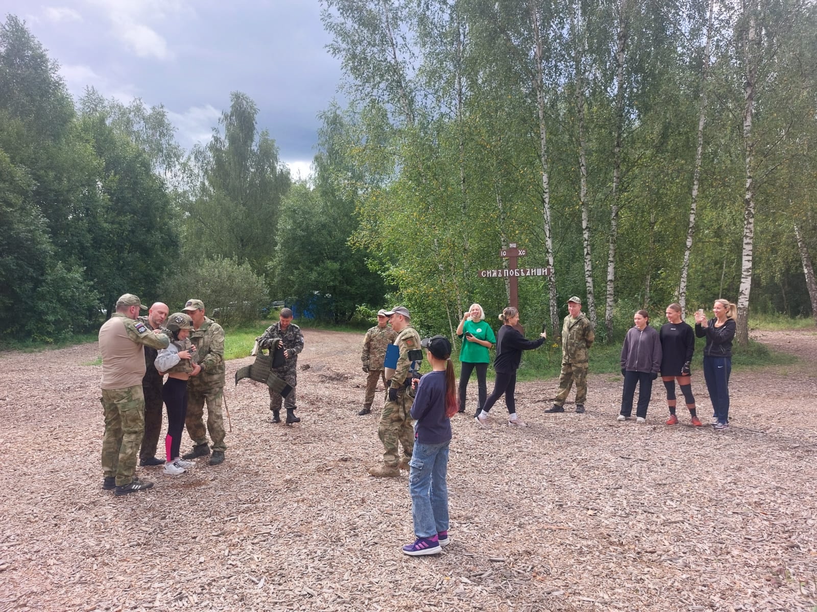 Волонтёры из Коммунарки провели соревнования по НВП в оборонно-спортивном центре "Полигон" / Объект-412.