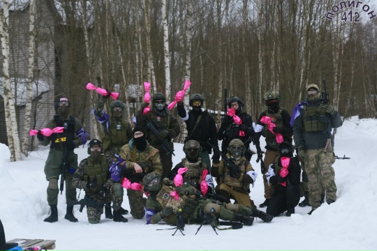 В выходные мы раздавали конфеты)