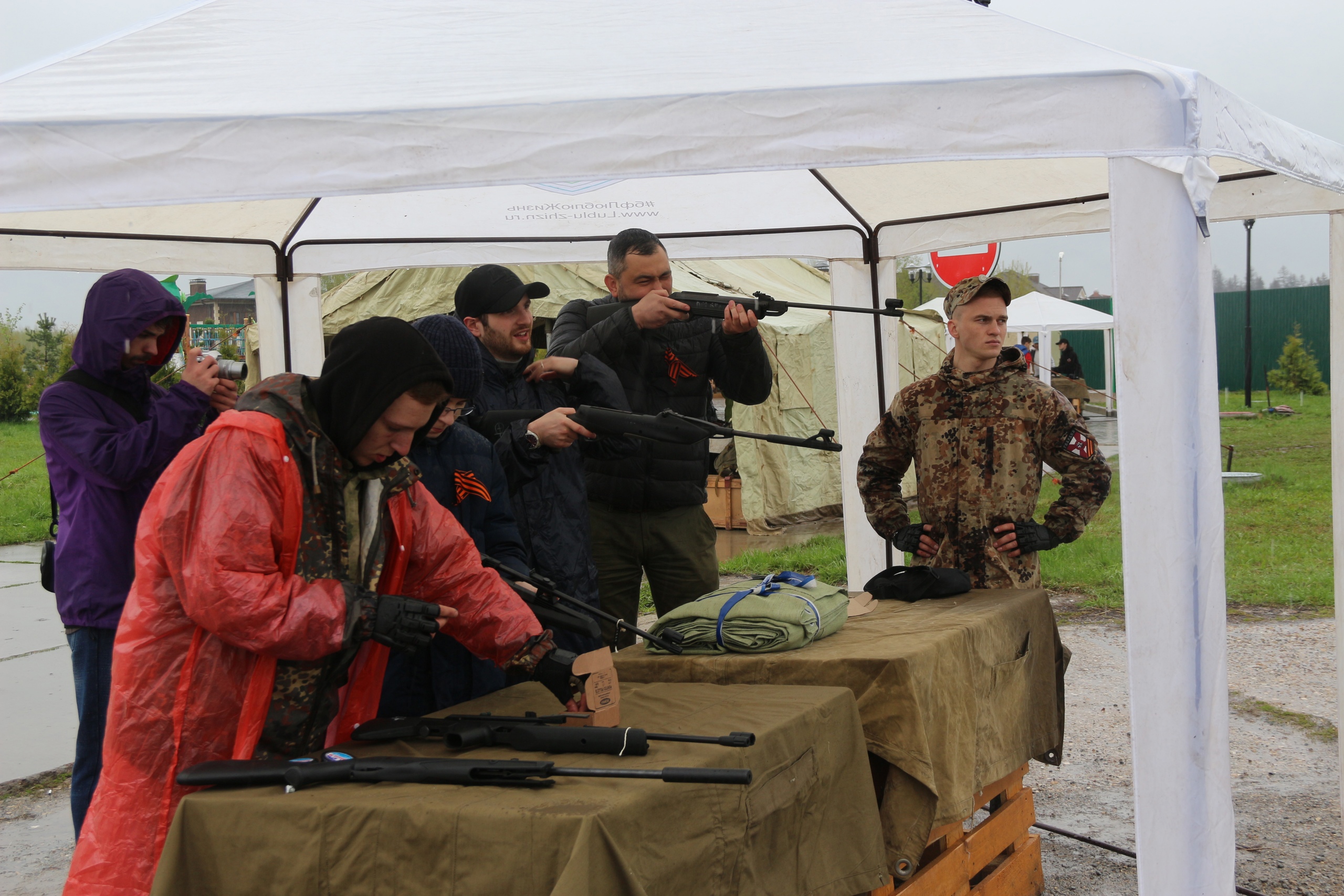пулевая стрельба из пневматической винтовки Папушево парк День Победы